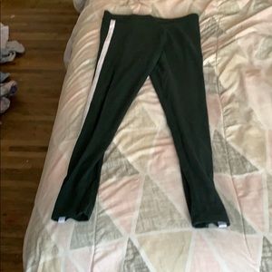 I’m selling green Leggings